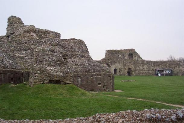 Ruins at Pevensey Castle. The Normans used the fort for their overnight camp before the Battle of Hastings and soon after built the castle (seen here) in a corner of the fort. (CC BY-SA 2.0)