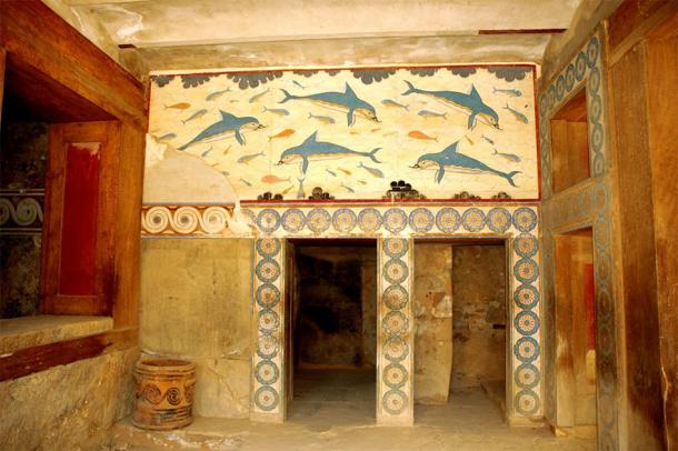 The Minoan palace of Knossos which has survived the ages in unbelievable condition when compared with the mostly stone remains at the Zominthos complex nearby. But at one time, the walls of Zominthos would have been this colorful and impressive. (G Da / CC BY-SA 3.0)