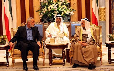 Palestinian Hamas leader Ismail Haniyah meeting with Kuwait's Emir Sheikh Sabah al-Ahmad al-Sabah (Photo credit: Mohammed Al-Ostaz/ Flash 90)