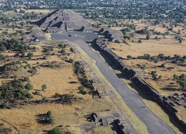The Avenue of The Dead leading to the Pyramid of the Moon in the ancient city of Teotihuacan, the unique and only “home” of the mysterious Spider Woman. (Ricardo David Sánchez / CC SA-BY 3.0)