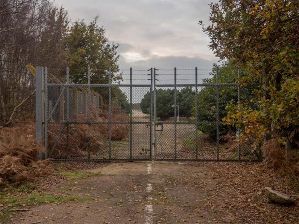 The East Gate at RAF Woodbridge, where the Rendlesham Forest UFO incident began. (Taras Young / CC BY-SA 4.0)