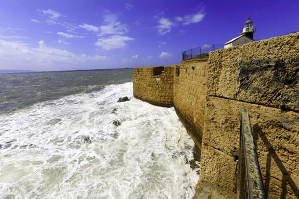 Old City of Acre, Lighthouse where Templar fortress used to stand. (andreiorlov / Adobe)