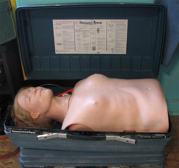 A Resusci Anne CPR dummy, which is based on the death face mask of the young French woman who drowned in the River Seine at the end of the 19th century. (~aorta~ / CC BY-SA 2.0)