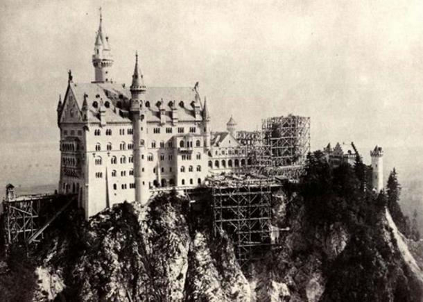 Neuschwanstein under construction. (Photograph c. 1882–85) 