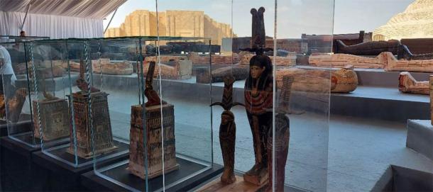 Burial statues and sarcophagi from the Saqqara necropolis. (Youm7)