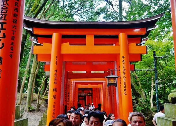 One thousand vermillion red torii gateways at the Fushimi Inari-taisha Shrine in Kyoto are arranged in such a way as to form a pair of parallel covered hiking trails. Each torii was donated either by an individual or a company. (Zairon / CC BY-SA 4.0)
