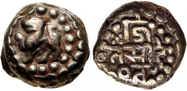 Pallava coin during the reign of Narasimhavarman I. Left side: A Lion. Ride side: The name of Narasimhavarman I surrounded by solar and lunar symbols. (Classical Numismatic Group, Inc. / CC BY-SA 3.0)