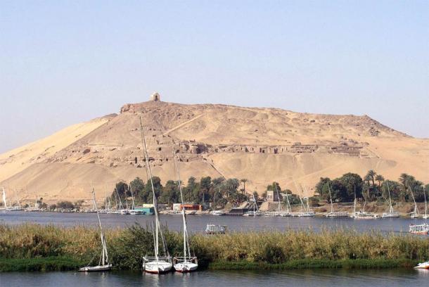 View of Qubbet el-Hawa and the Nile in the foreground, the location of the ancient nectopolis under investigation by the University of Jaen team. (Silar / CC BY-SA 3.0)