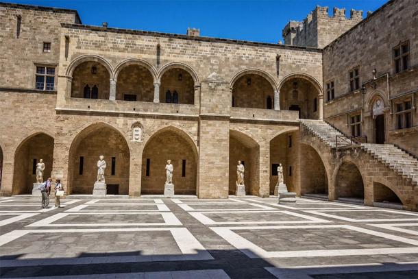 The Palace of the Grand Master in Rhodes, Greece (Kateryna / Adobe Stock)