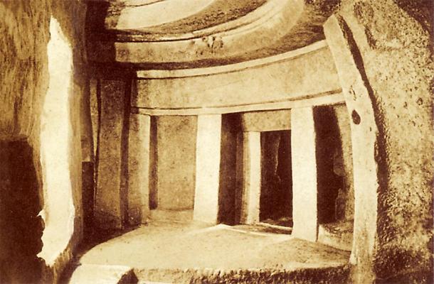 Photograph of the megalithic Hypogeum temple’s inner chamber in Malta, taken before 1910 AD. (Richard Ellis / Public domain)
