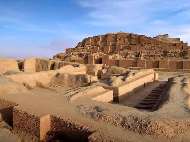 Remains of the Elamite temple of god Kiririsha, and the Chogha Zanbil ziggurat, the oldest extant monument in Iran. (Poliorketes / Adobe Stock)