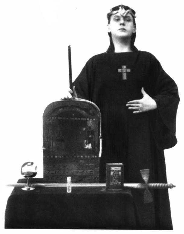 Aleister Crowley as Magus, Liber ABA, in 1912 AD. (Public domain) 