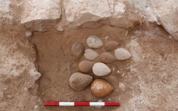 It seems that archaeologists have found the famous lost oil lamps found by back in 1934. (Tal Rogovenski / Hebrew University)