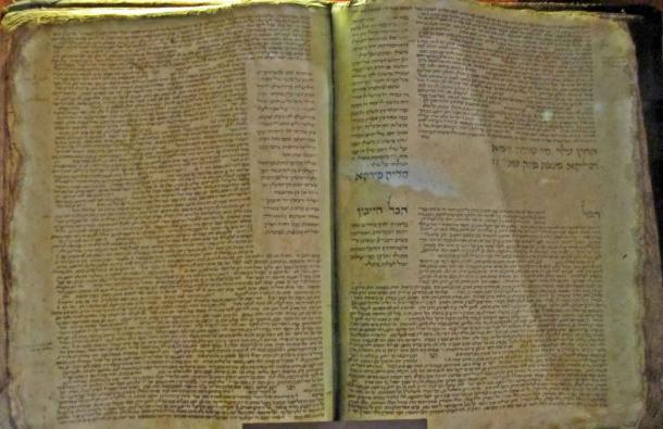Babylonian Talmud manuscript copied by Solomon ben Samson, France, 1342 AD. (Sodabottle / CC BY-SA 3.0)