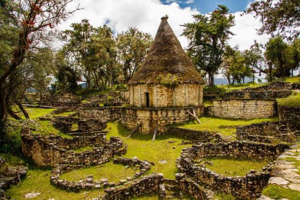 Archaeological remains, including a reconstructed circular dwelling, at Kuelap in Peru, a walled settlement built by the Chachapoya culture. (LindaPhotography / Adobe Stock)