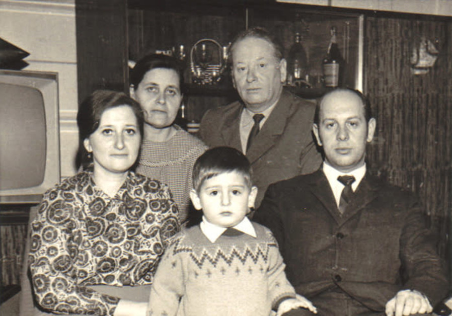 Len Khodorkovsky with parents and grandparents on the eve of their departure from the Soviet Union (Photo: Len Khodorkovsky)