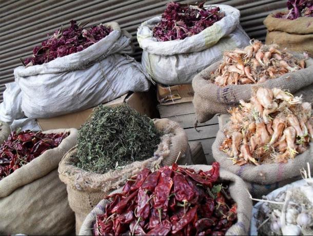To last the Kashmiri winter, a novel method of drying vegetables and pulses called hokhseun was developed so that people could store them for the winter in Kashmir. (Chinar Shade)
