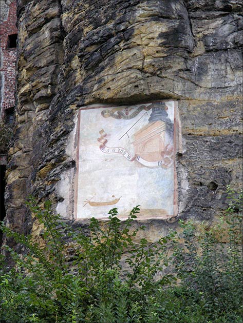 A painted solar clock embedded in the stone walls of Sloup Castle, created by the hermit Václav Rincholin. (Matěj Baťha / CC BY-SA 2.5)