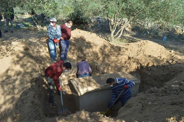 Authorities excavating one of the impressive sarcophagi discovered near Karacasu in western Turkey. (Anadolu Ajansi)