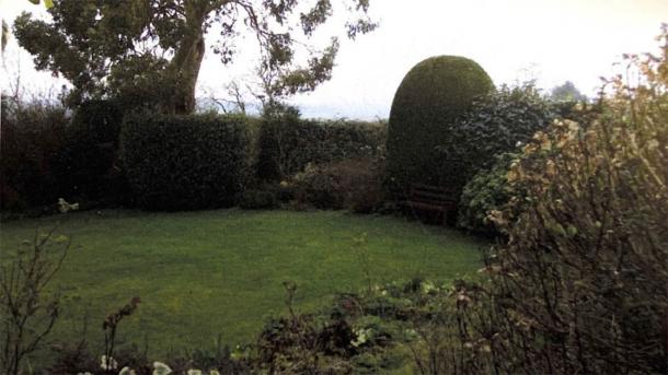 Image of English country garden showing where Roman slab was discovered. (Woolley & Wallis)
