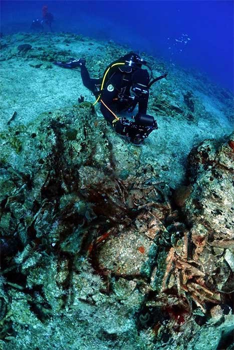 The Roman shipwreck with a load of amphorae was constructed in Spain between the 1st and 3rd century AD.