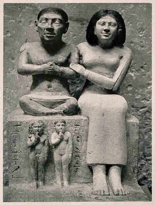 The statue of Seneb with his family housed at the Cairo Museum has led Egyptologists to believe that Seneb suffered from achondroplasia, one of the features of which is dwarfism. (Wellcome Images / CC BY 4.0)