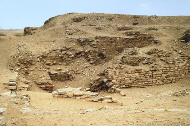 The remains of the Pyramid of Sekhemkhet, also known as the Buried Pyramid. (Pottery Fan / CC BY-SA 3.0)