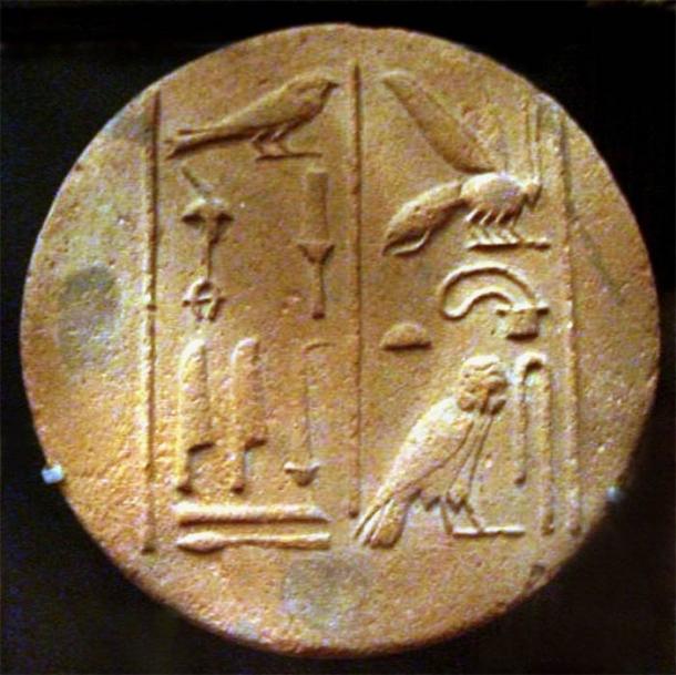 Base of Funerary Cone, with details of hieroglyphs of a bee. Louvre (Public Domain)