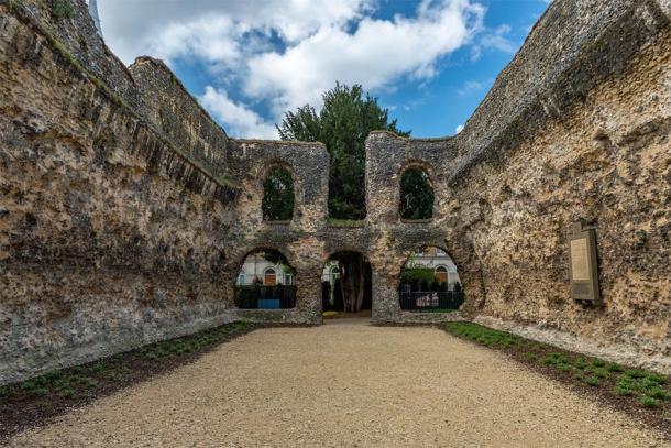 Reading Abbey remains in ruins to this day. (Tomasz / Adobe Stock)