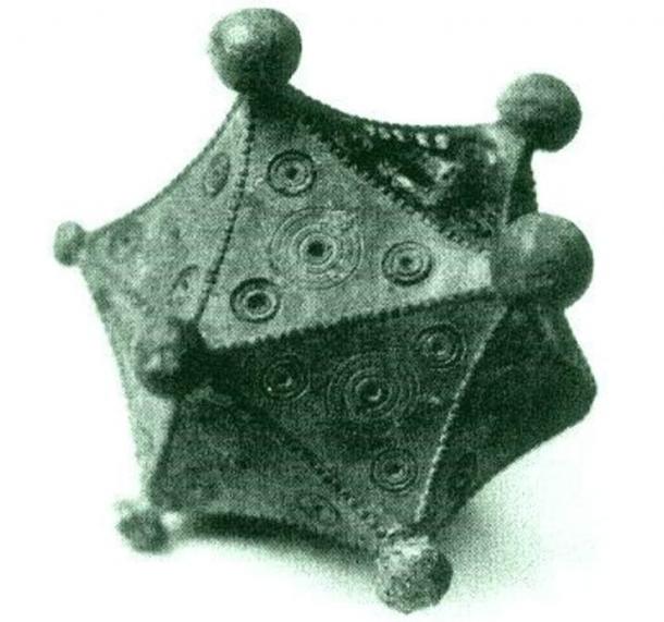 The Roman icosahedron found by Benno Artmann