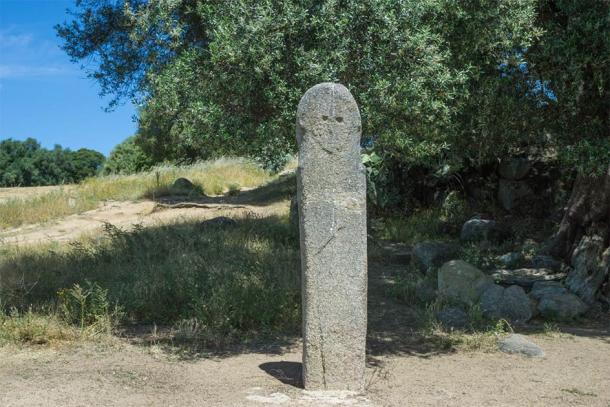 Menhir with face in Filitosa on the island of Corsica (Eberhard / Adobe Stock)