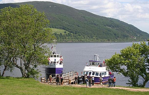 Boat cruise on Loch Ness to Urquhart Castle (Burgess, A / CC BY-SA 2.0)