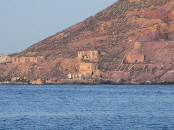 The remaining buildings on the tiny Isla del Fraile off the coast of southeastern Spain, which was used by the WWI British spy ring. (Mabelcalabuig / CC BY-SA 3.0 ES)