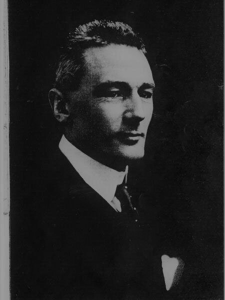 The British spy Hugh Pakenham Borthwick photographed in 1911 about seven years after he suddenly bought the Island of Isla del Fraile in southeastern Spain. (El Pais English version)