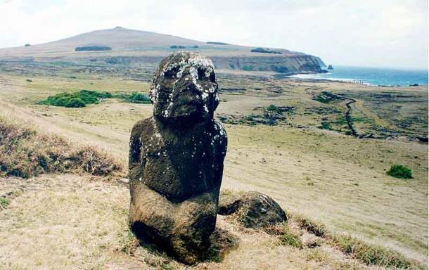 A kneeling moai said to bear resemblance to statues around Lake Titicaca in South America. (Brocken Inaglory/CC BY-SA 3.0)