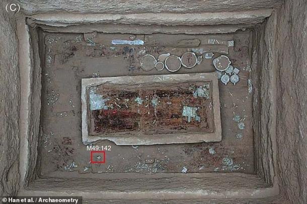 The Liujiawan nobleman’s tomb and the location of the bronze jar of facial cream marked in red. (Han et al. / Archaeometry)