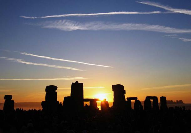 Summer solstice sunrise over Stonehenge. Many megalithic monuments including those in India are astronomically aligned. (Andrew Dunn / CC BY-SA 2.0)