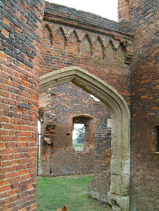 Brickwork at Someries Castle, one of the earliest brick structures in England. (Forscher scs / CC BY-SA 4.0)