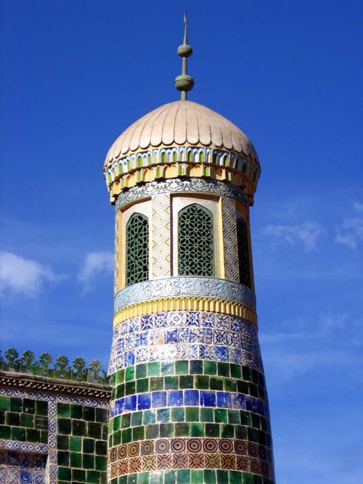 One of the minarets at the Afaq Khoja Mausoleum. (Colegota / CC BY-SA 2.5 ES)
