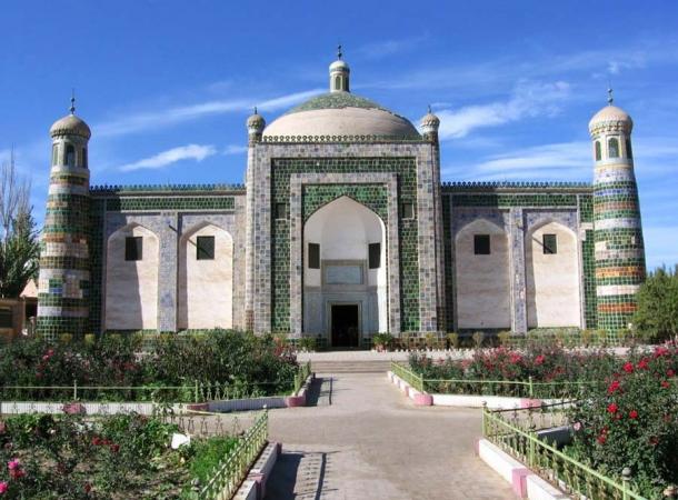 Today, the Afaq Khoja Mausoleum is a popular tourist attraction the area. (Colegota / CC BY-SA 2.5 ES)