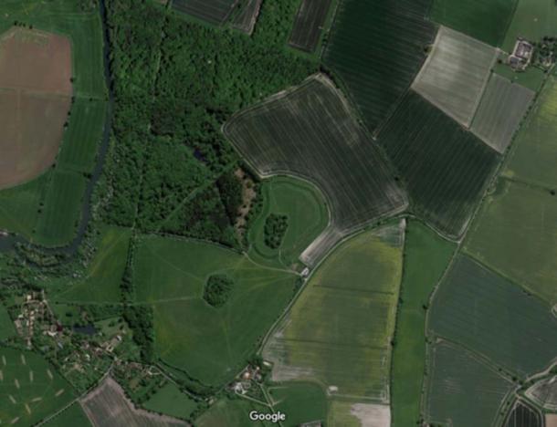 Aerial view of the hillfort, with a portion of the River Thames visible on the left. (DigVentures)