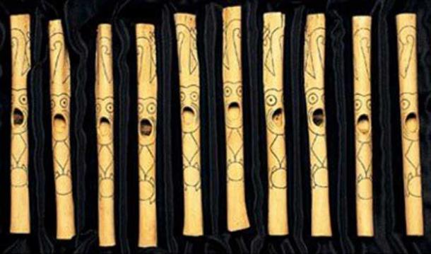 A selection of the bone flutes found at Caral. (Real History).