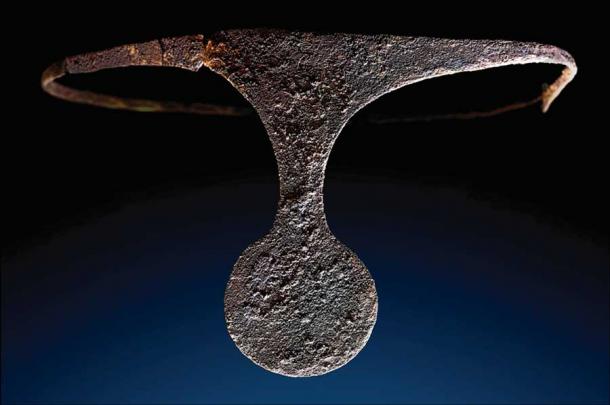 The silver Argaric diadem from La Almoloya. (credit: J.A. Soldevilla, courtesy of the Arqueoecologia Social Mediterrània Research Group, Universitat Autònoma de Barcelona/Antiquity Publications Ltd)