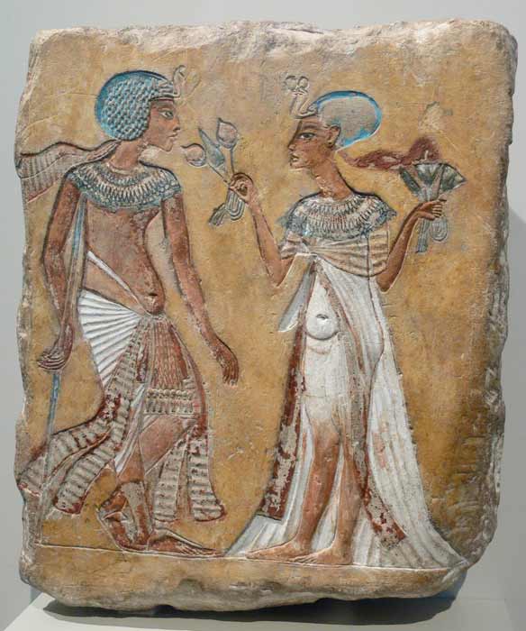 A relief of a royal couple in the Amarna style; figures have variously been attributed as Akhenaten and Nefertiti, Smenkhkare and Meritaten, or Tutankhamen and Ankhesenamun. (Public Domain)