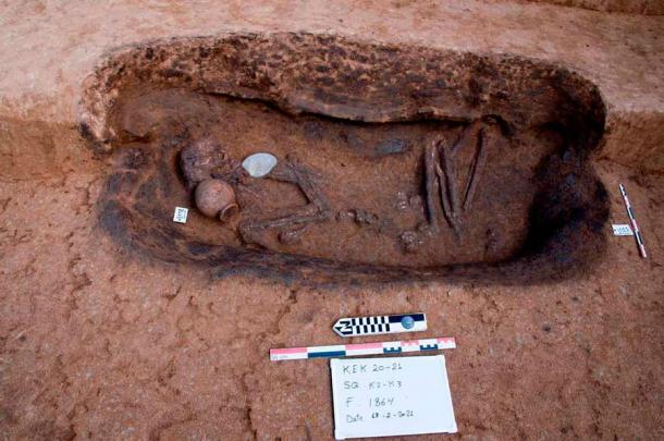 Archaeologists have unearthed 110 burial tombs at the Nile Delta archaeological site of Koum el-Khulgan, such as this grave which contained human remains and pottery. (Egyptian Tourism and Antiquities Ministry)