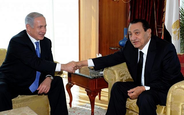 Netanyahu and Mubarak at Sharm Al-Sheikh, January 2011 (photo credit: Moshe Milner/GPO)