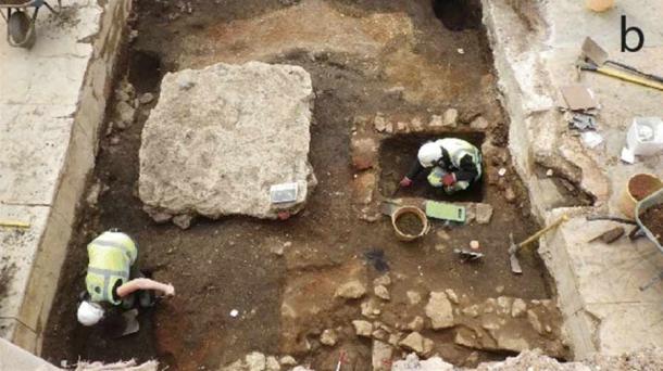 Researchers digging at the Oxford garbage dump and latrine that was the source of the Jewish kosher food artifacts used in the latest study. (Dunne et al. / Archaeological and Anthropological Sciences)