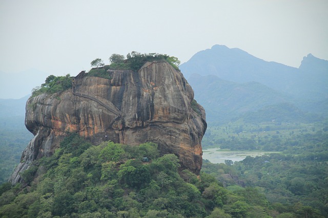 10 Legendary Lost Cities That Have Actually Been Found Sigiriya-sri-lanka-8th-wonder-of-the-world-