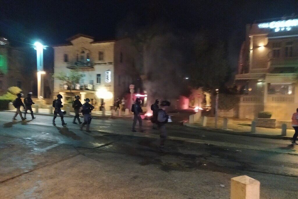Police and fires in Haifa’s German Colony, May 11, 2021 (Photo: Yoav Haifawi)