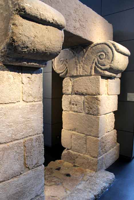 Ancient Israeli gate found at Tel Hazor, now in the Israel Museum. (Davidbena / CC0)